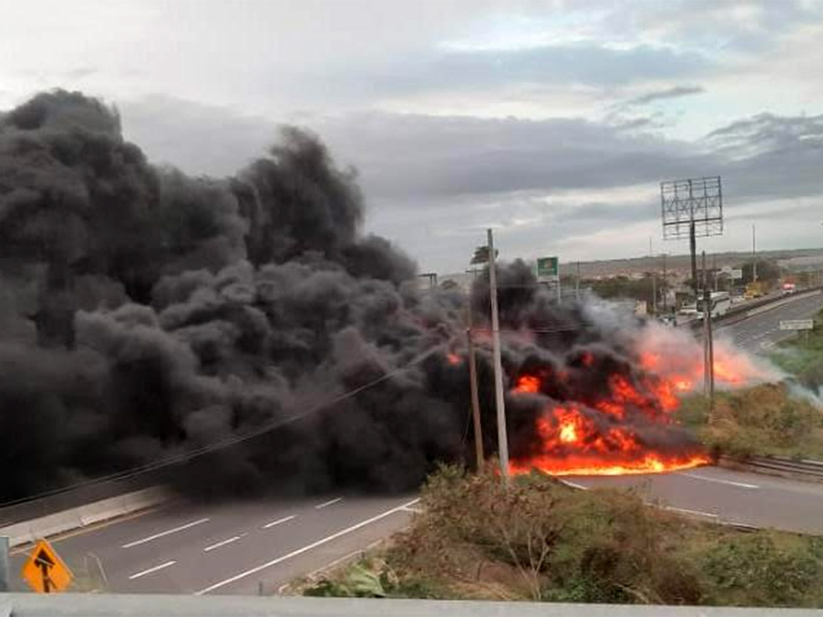 Estalla pipa con combustible en carretera Veracruz-Xalapa. Noticias en tiempo real