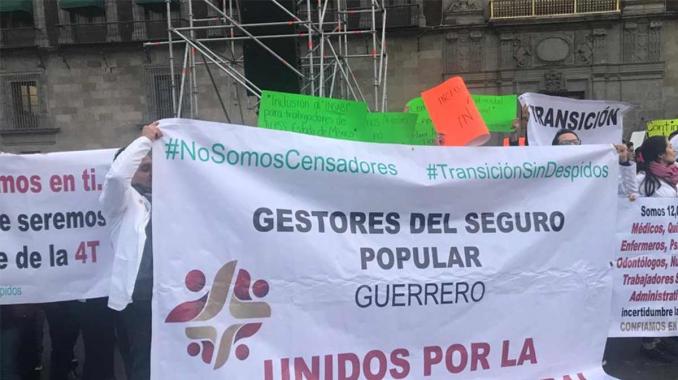 Trabajadores del Seguro Popular protestan en Palacio Nacional. Noticias en tiempo real