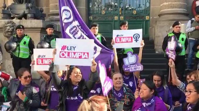 Feministas frente al Congreso CDMX piden aprobar Ley Olimpia. Noticias en tiempo real