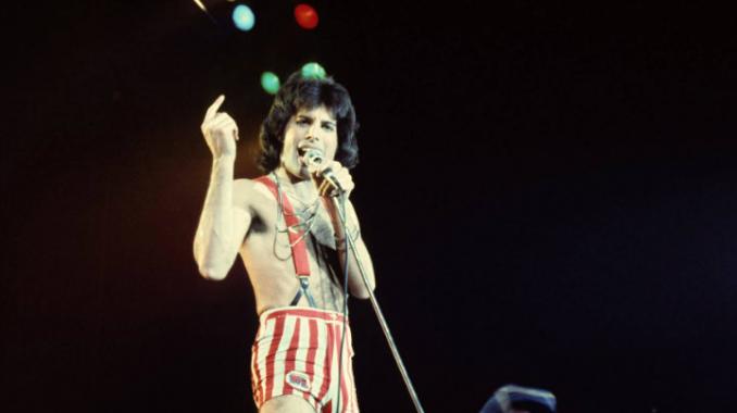 Freddie Mercury envía regalos a sus familiares y amigos. Noticias en tiempo real