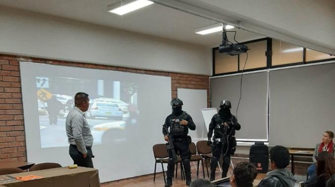 En Saltillo enseñan a estudiantes cómo reaccionar ante un tirador activo . Noticias en tiempo real