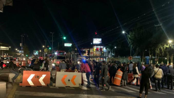 Vecinos de alcaldía de Xochimilco bloquean circulación . Noticias en tiempo real