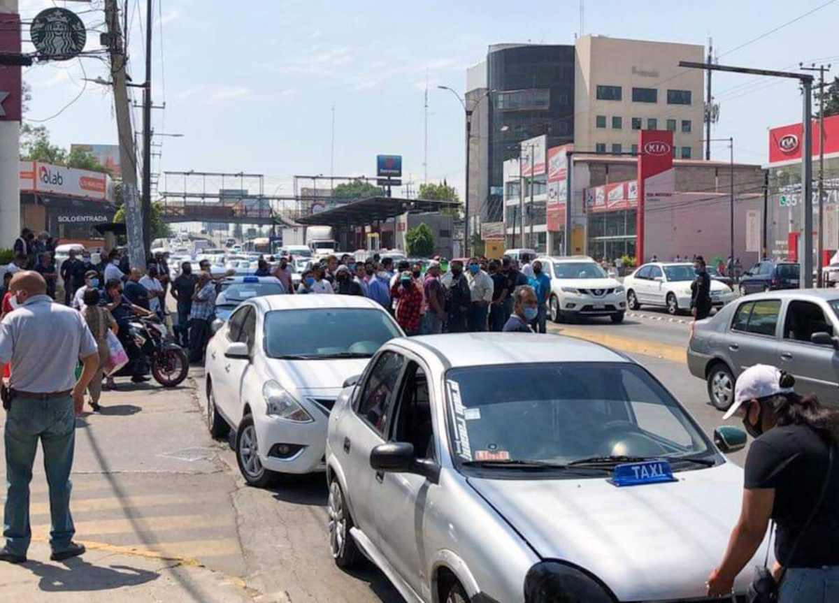 Transportistas bloquean vialidades en Ecatepec y Coacalco . Noticias en tiempo real