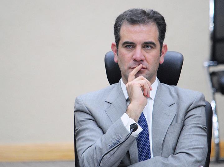 El presidente del INE, Lorenzo Córdova, criticó el recorte de 800 mdp aprobado por la Cámara baja, ya que organizará en 2018 los comicios más complejos de la historia.