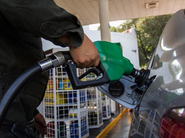 Niega Hacienda que existan incrementos desordenados de combustibles (Foto: Archivo Cuartoscuro)