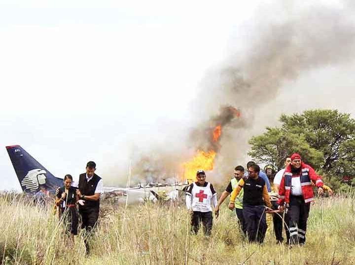 Sobrevivieron 103 a caída e incendio de avionazo en Durango