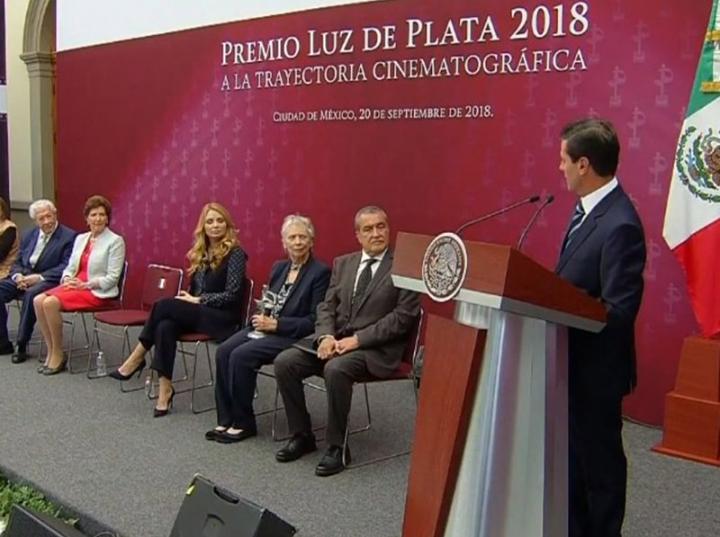 El presidente Peña Nieto resaltó que las generaciones recientes de cineastas mexicanos con su arte honran la historia del séptimo arte del país – Foto: Twitter @PresidenciaMX