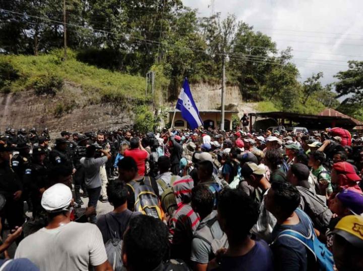 Más de 500 hondureños inician nueva caravana migrante rumbo a EU