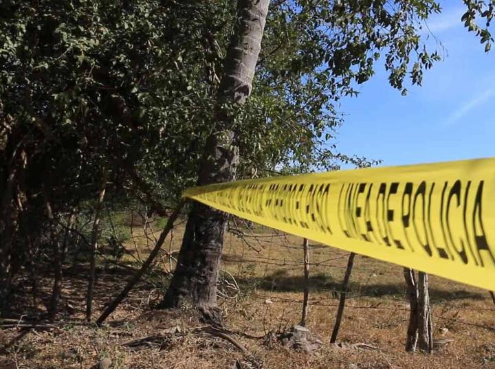 El pasado 5 de febrero, elementos de la fiscalía localizaron 11 fosas clandestinas en la comunidad de Santa Rosa, en el municipio de Tecomán. Foto: Abraham Acosta Martínez
