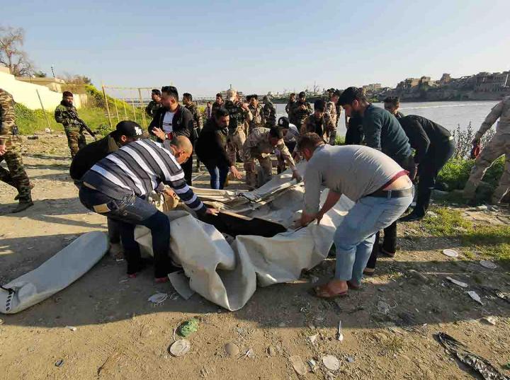 Ferry se hunde matando a 83 personas en Irak. FOTOS: REUTERS Y EFE