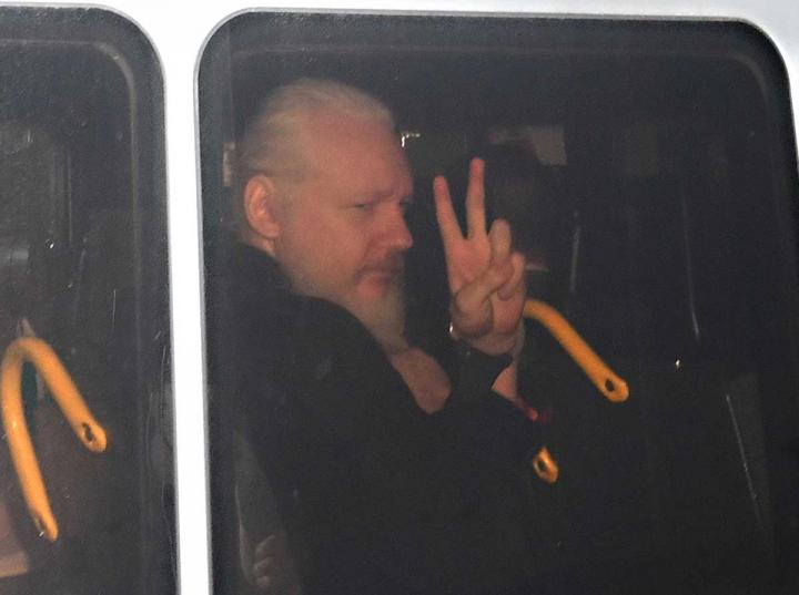 De acuerdo con el gobierno ecuatoriano, la cancillería británica garantizó que Assange 'no sería entregado en extradición a un país en el que pueda sufrir pena de muerte o pueda ser sujeto a castigo humano y degradante'. FOTO:AP