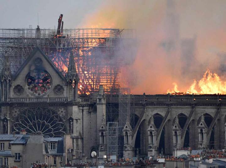 A través de la cancillería, México expresó su pesar por el incendio que consumió esta tarde parte importante de la Catedral de Notre Dame en París