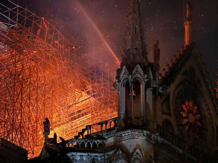 Vaticano acepta con 'tristeza' el incendio de Notre Dame. FOTO: REUTERS