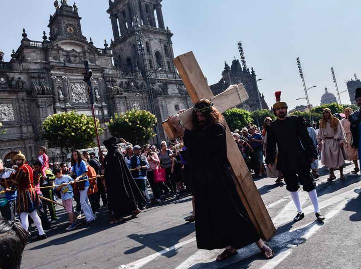 Alertan sobre posible afectación vial en el Zócalo por evento religioso. Foto: Cuartoscuro/Archivo