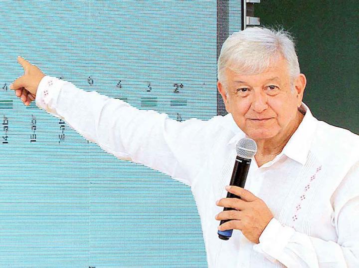 El presidente Andrés Manuel López Obrador se comprometió a disminuir los índices de criminali-dad en el país antes de que concluya el presente año y se apoyará en los programas sociales y en la Guardia Nacional. Foto: Notimex