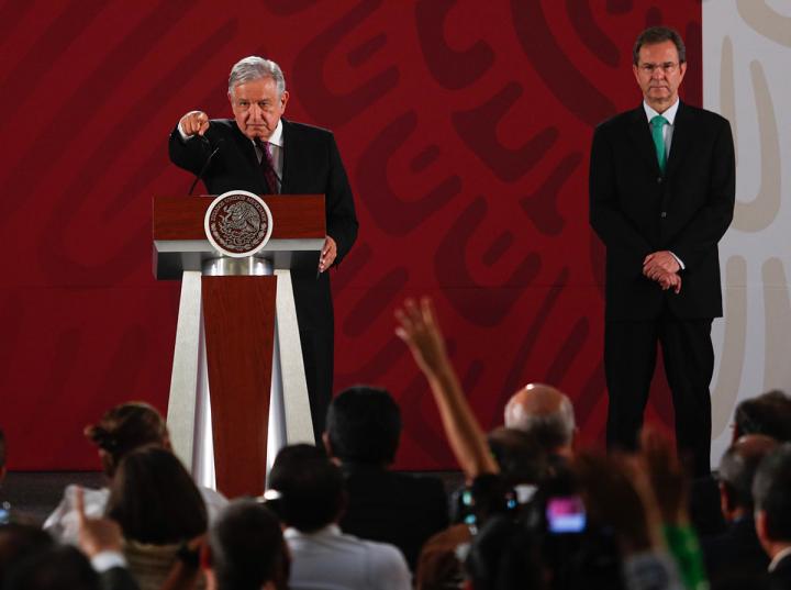 El presidente Andrés Manuel López Obrador adelantó que el próximo lunes por la tarde recibirá en Palacio Nacional a dirigentes de la CNTE y del SNTE