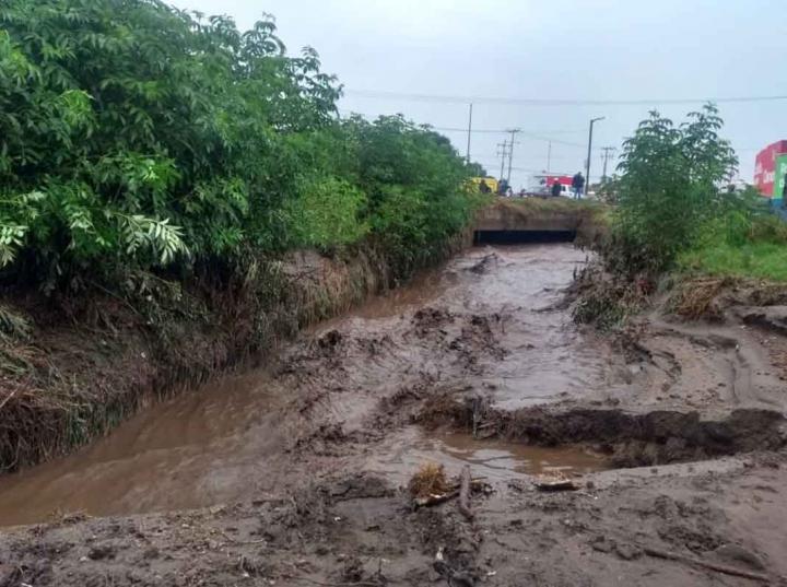 Se desborda río ‘El Jaral’, en Mexicaltzingo, Estado de México · Foto: Comisión del Agua del Estado de México