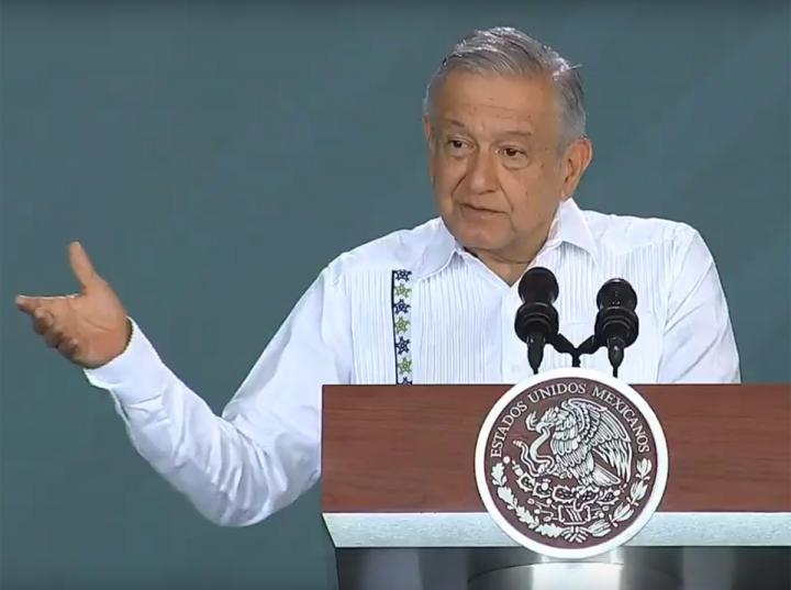 El presidente López Obrador destacó que interponer amparos en contra del aeropuerto de Santa Lucía se convirtió en deporte nacional · Foto: Cuartoscuro