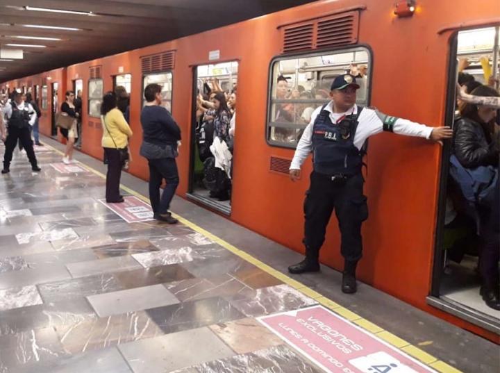 Por presencia de manifestantes al exterior, permanece cerrada la estación Candelaria de la Línea 4. Foto: Ilustrativa/ Vía @MetroCDMX