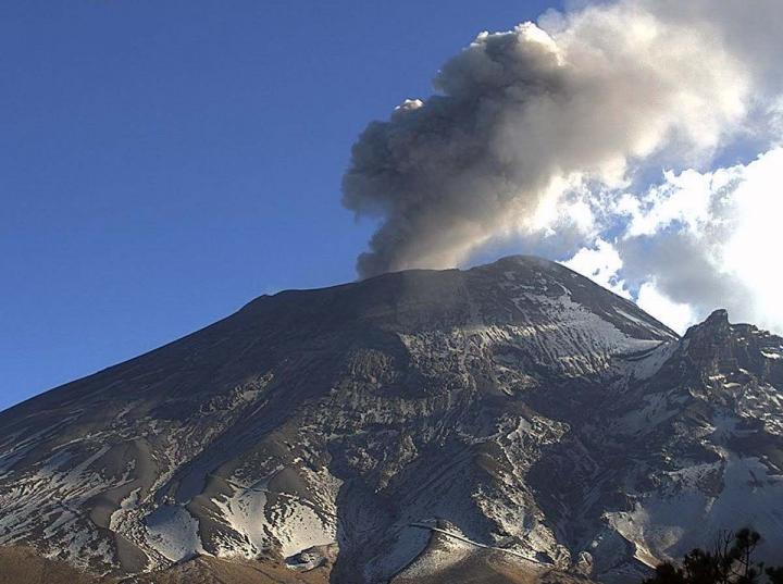Volcán Popocatépetl emite 85 exhalaciones en 24 horas | Foto Twitter: @GobiernoMorelos 