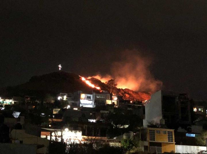 Persiste incendio forestal en Oaxaca que cobró la vida de nueve personas. Foto: Protección Civil