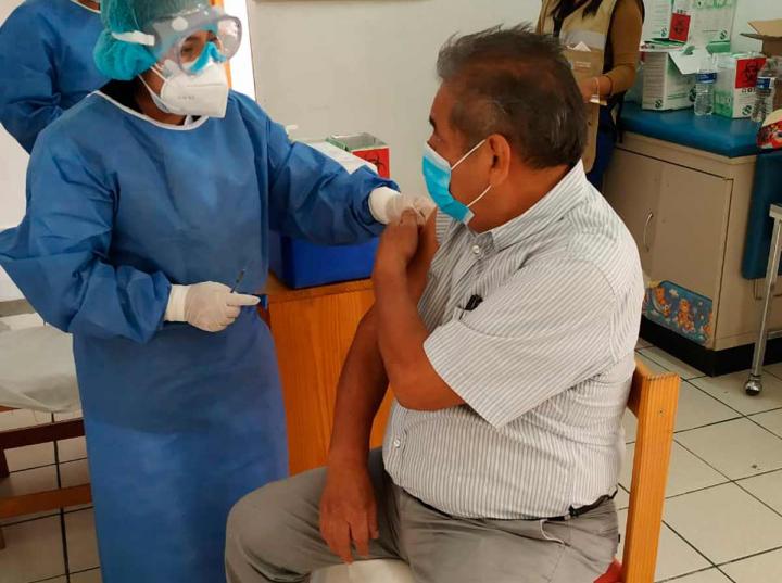 Reinicia vacunación para adultos mayores en 11 municipios de Oaxaca. Foto: especial