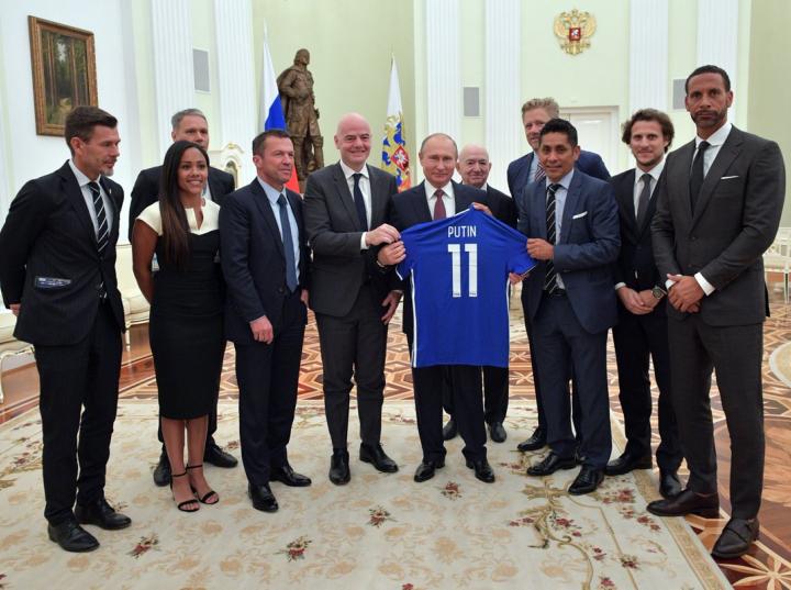 Vladimir Putin se reunió con estrellas del fútbol mundial en el Kremlin