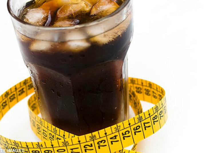 ¿Las sodas dietéticas causan obesidad?