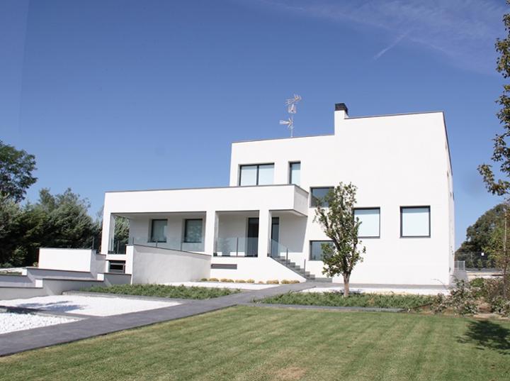 Mercado inmobiliario en España comienza a resurgir tras crisis económica