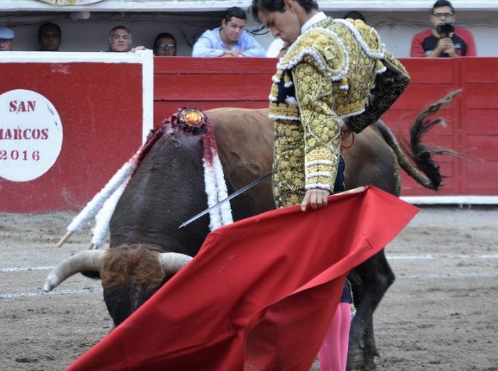 Diego Silveti indultó toro en Aguascalientes a pesar de la cornada que le propinó