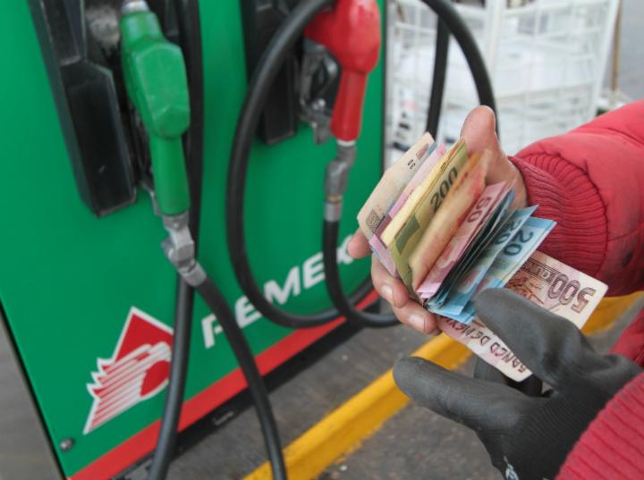Gobierno federal busca regular el precio de gasolinas mediante el mercado