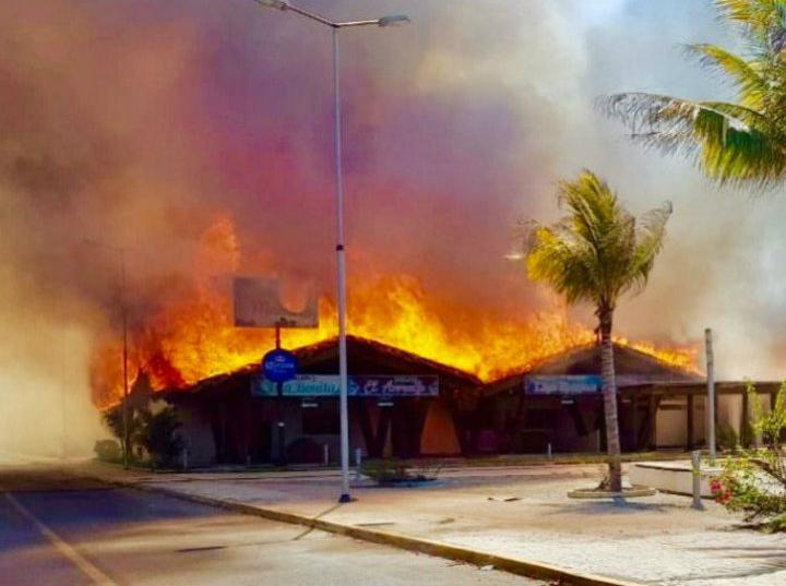 Incendian 36 palapas en Puerto Madero, Chiapas. Foto: @Rocio_Lara89
