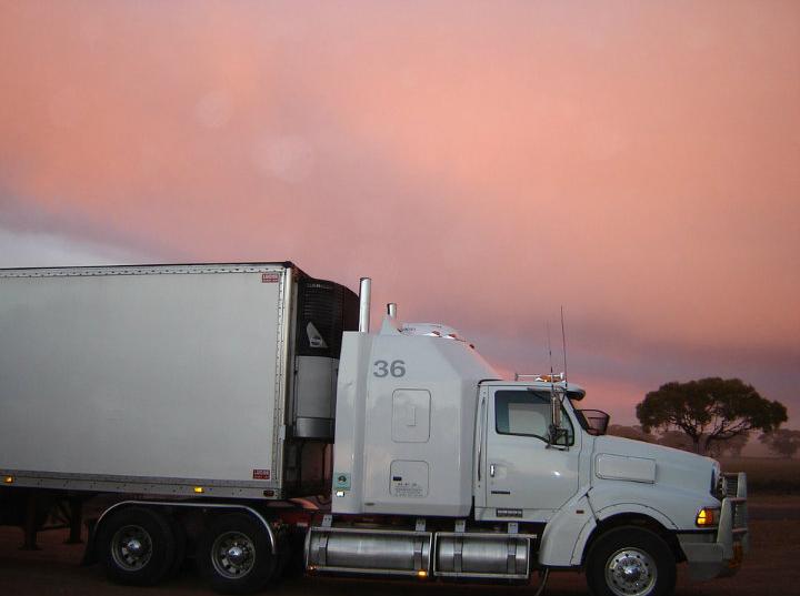 80 por ciento de la carga se mueve a través de un camión: Constantino Vázquez. FOTO: Pixabay License
