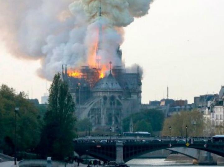 El incendio en Notre Dame es horrible de ver: Trump. FOTO: GETTY IMAGES