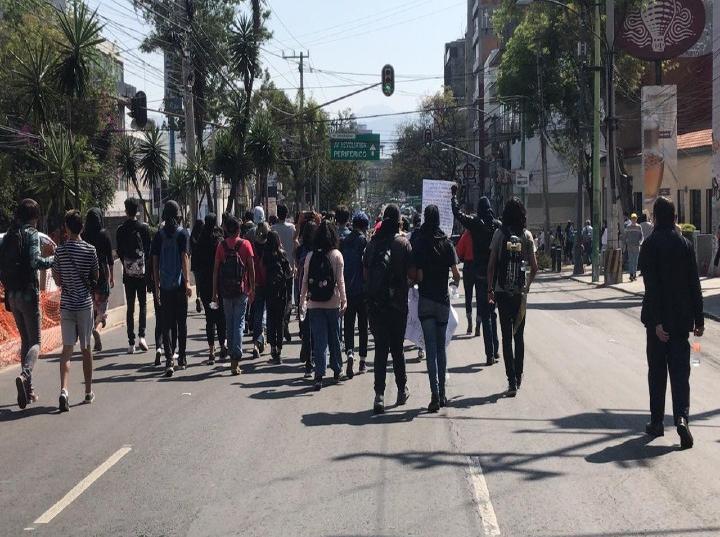 Estudiantes de CCH marcharon a Rectoría de la UNAM. Foto: Ricardo Vitela