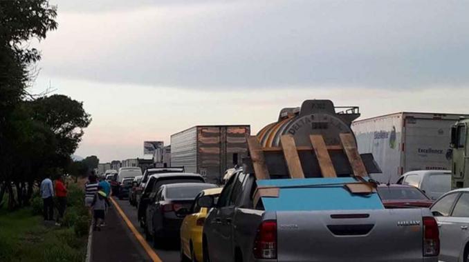 Continúa detenido el tránsito en la autopista México-Querétaro. Noticias en tiempo real