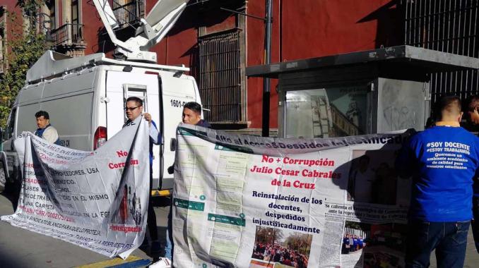 Activistas y maestros de Tabasco se manifiestan en Palacio Nacional . Noticias en tiempo real