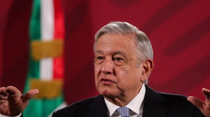 López Obrador felicita a maestros en su día. Noticias en tiempo real