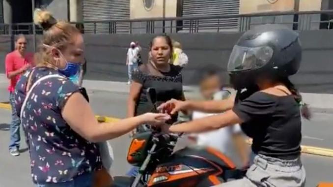 Ambulantes exigen cooperación a motociclistas para circular en Eje Central . Noticias en tiempo real