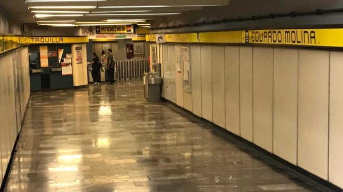 Pocos pasajeros llegan a estaciones del Metro reabiertas. Noticias en tiempo real