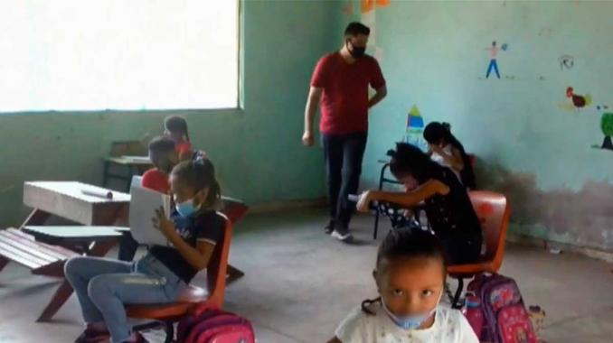 Familias en Guerrero envían a niños a la escuela pese a Covid-19. Noticias en tiempo real