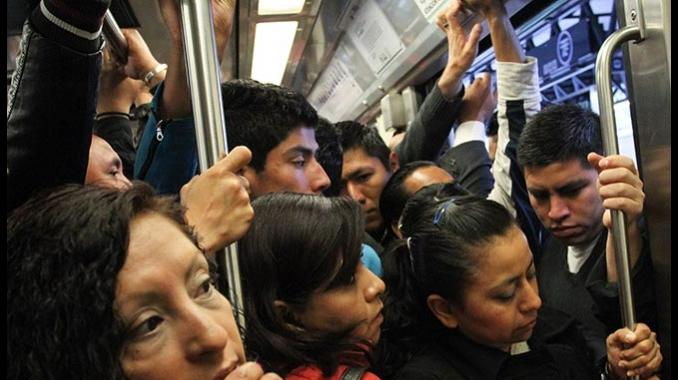 Convocan en Facebook a un `arrimón` masivo en el Metro de la CDMX