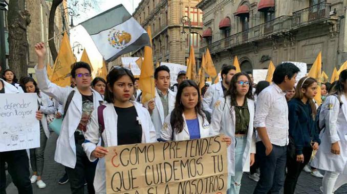 Marchan estudiantes de Medicina. Noticias en tiempo real