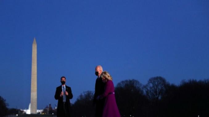 Biden rinde homenaje en Washington a los 400 mil fallecidos por COVID-19 en EEUU. Noticias en tiempo real