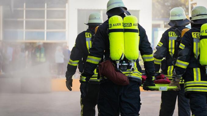 Declaran emergencia química en España debido a explosión en zona industrial. Noticias en tiempo real