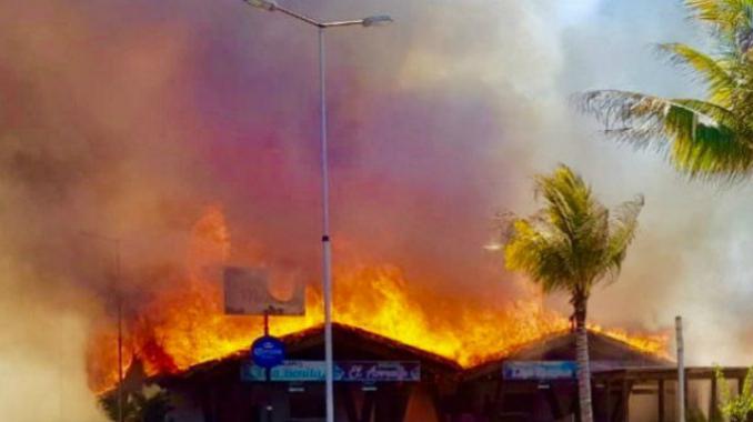 Incendian 36 palapas en Puerto Madero, Chiapas. Noticias en tiempo real