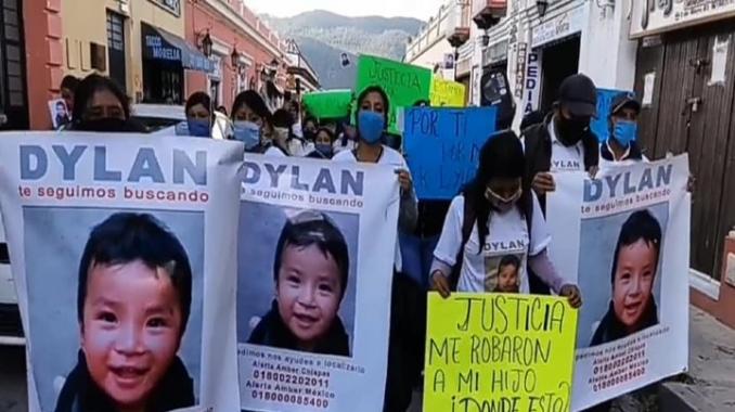 Marchan para exigir la aparición de Dylan, niño indígena robado. Noticias en tiempo real