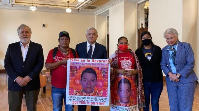 Presentan avances de caso Ayotzinapa a padres de los 43 desaparecidos. Noticias en tiempo real
