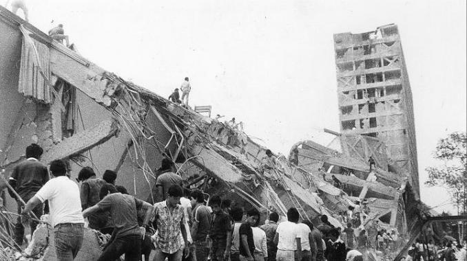 1985: Una ciudad atónita en medio de las ruinas. Noticias en tiempo real